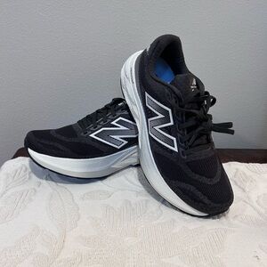 New Balance NB 880 Fresh Foam v15 Black and White Athletic Shoes, 8.5